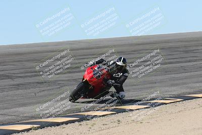 media/Oct-13-2025-Moto Forza (Mon) [[a66d839500]]/3-B Group/Session 2 (Bowl)/